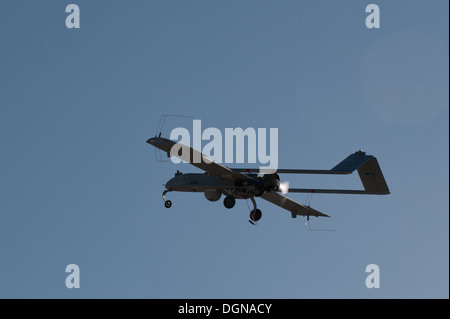 Einem unbemannten - eine RQ-7 b-Shadow - schießt in den Himmel nach dem Start von US Armee-Soldaten mit der unbemannten Stockfoto