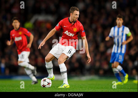 Manchester, UK. 23. Oktober 2013. Man Utd Verteidiger Jonny Evans in Aktion in der ersten Hälfte der UEFA-Champions-League-Gruppe A Fußballspiel zwischen Manchester United gegen Real Sociedad im Old Trafford. Bildnachweis: Aktion Plus Sport/Alamy Live-Nachrichten Stockfoto