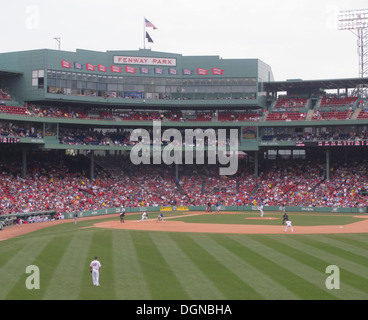 Spieltag im Fenway Park, Heimat der Boston Red Sox Baseballteam seit 2012. Die Boston Red Sox gewann die Weltmeisterschaft 2013. Stockfoto