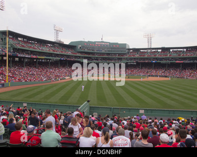 Spieltag im Fenway Park, Heimat der Boston Red Sox Baseballteam seit 2012. Die Boston Red Sox gewann die Weltmeisterschaft 2013. Stockfoto