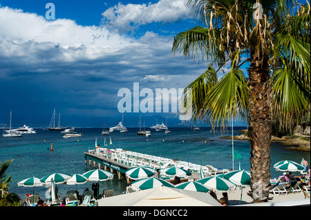 Europa, Frankreich, Alpes-Maritimes, 06, Antibes. Cap d ' Antibes. Der private Strand La Garoupe. Stockfoto