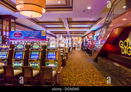 Spielautomaten im Golden Nugget Casino, Fremont Street, Downtown Las Vegas, Nevada, USA Stockfoto