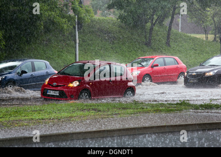 Warschau, Polen, die Straße bei einem schweren Gewitter Stockfoto