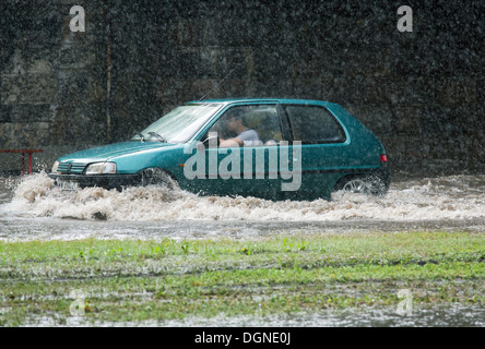 Warschau, Polen, die Straße bei einem schweren Gewitter Stockfoto