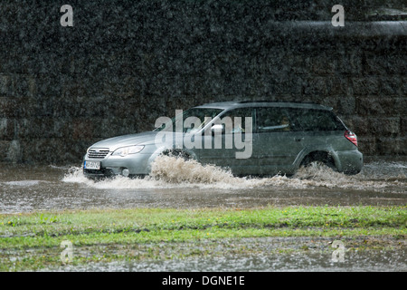 Warschau, Polen, die Straße bei einem schweren Gewitter Stockfoto