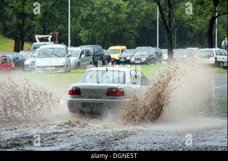 Warschau, Polen, die Straße bei einem schweren Gewitter Stockfoto