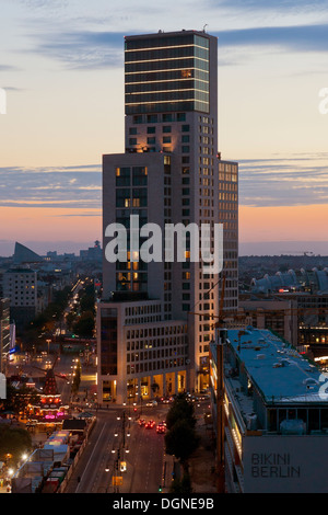 Berlin, Deutschland, schauen Sie sich das Waldorf Astoria Hotel in Zoofenster Stockfoto