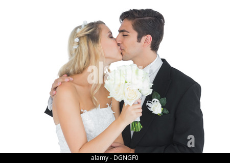 Junges Paar mit einem weißen Blumenstrauß Stockfoto