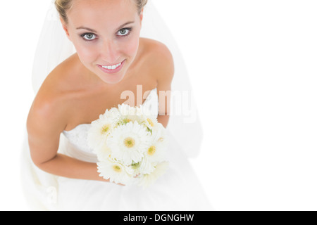 Lächelnde blonde Braut nach oben auf die Kamera Stockfoto