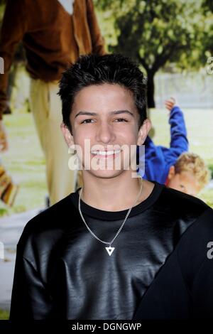 Los Angeles, CA, USA. 23. Oktober 2013. Aramis Knight im Ankunftsbereich für Jackass präsentiert: schlechte Opa Premiere, TCL Chinese 6 Sälen (ehemals Grauman), Los Angeles, CA 23. Oktober 2013. Bildnachweis: Elizabeth Goodenough/Everett Collection/Alamy Live-Nachrichten Stockfoto