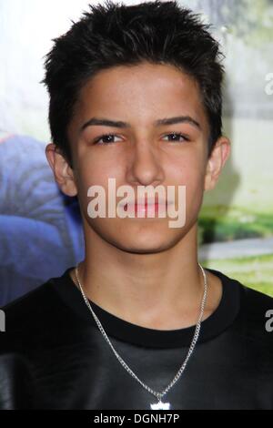 Los Angeles, Kalifornien, USA. 23. Oktober 2013. Aramis Knight kommt auf der Los Angeles Premiere der '' Jackass präsentiert: schlechte Opa '' statt 23. Oktober 2013 in TCL Chinese Theatre Los Angeles, California.USA Kredit: TLeopold/Globe Photos/ZUMAPRESS.com/Alamy Live News Stockfoto