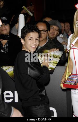 Los Angeles, CA, USA. 23. Oktober 2013. Aramis Knight im Ankunftsbereich für Jackass präsentiert: schlechte Opa Premiere, TCL Chinese 6 Sälen (ehemals Grauman), Los Angeles, CA 23. Oktober 2013. Bildnachweis: Michael Germana/Everett Collection/Alamy Live-Nachrichten Stockfoto