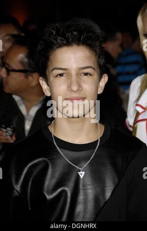 Los Angeles, CA, USA. 23. Oktober 2013. Aramis Knight im Ankunftsbereich für Jackass präsentiert: schlechte Opa Premiere, TCL Chinese 6 Sälen (ehemals Grauman), Los Angeles, CA 23. Oktober 2013. Bildnachweis: Michael Germana/Everett Collection/Alamy Live-Nachrichten Stockfoto