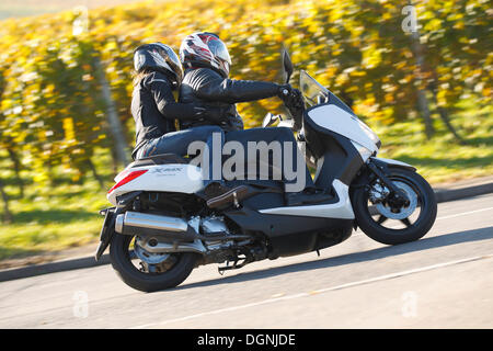 Yamaha X-Max 250 Motorroller, Schuss fahren Stockfoto