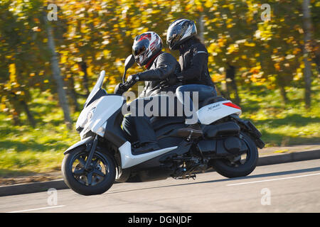 Yamaha X-Max 250 Motorroller, Schuss fahren Stockfoto