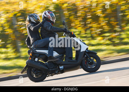 Yamaha BWs 125 Motorroller, Schuss fahren Stockfoto