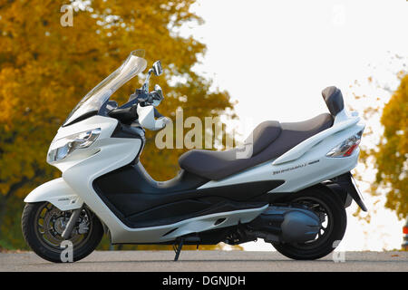 Motorroller Suzuki Burgman 400 Z Stockfoto