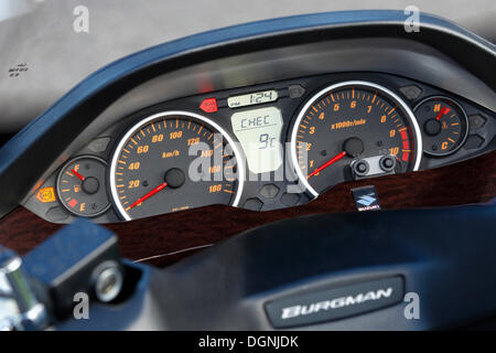 Suzuki Burgman 400 Z Motorroller, Instrumente Stockfoto