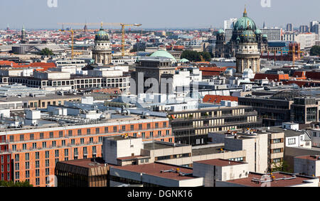 Draufsicht auf das Zentrum von Berlin mit dem deutschen und französischen Kathedralen am Gendarmenmarkt-Platz, Berliner Dom, Berlin Stockfoto