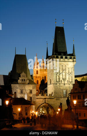 Blick von der Karlsbrücke entfernt in Richtung der alten Stadt von Prag, Tschechische Republik, Europa Stockfoto