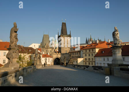 Blick über die Karlsbrücke in Prag, Tschechische Republik, Europa Stockfoto