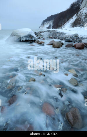 Winter auf der Ostsee-Küste mit Klippen, Jasmund Nationalpark, Insel Rügen, Mecklenburg-Vorpommern Stockfoto