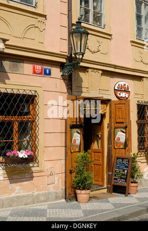 Eingang von einem Café, Prag, Tschechische Republik, Europa Stockfoto