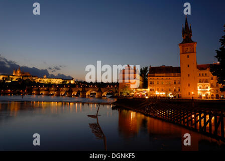An den Ufern der Moldau, Prag, Tschechische Republik, Europa Stockfoto