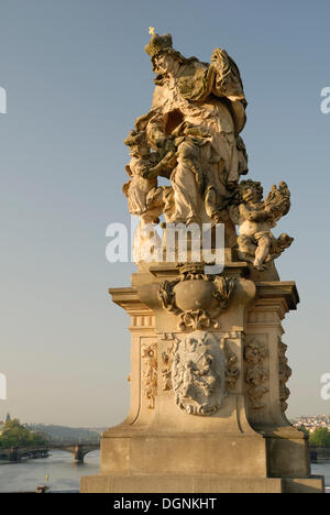 Statue auf der Karlsbrücke, alte Stadt, Weltkulturerbe, Prag, Tschechische Republik, Europa Stockfoto