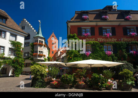 Marktplatz und Obertor Tor Turm in Meersburg, Bodensee, Baden-Württemberg Stockfoto