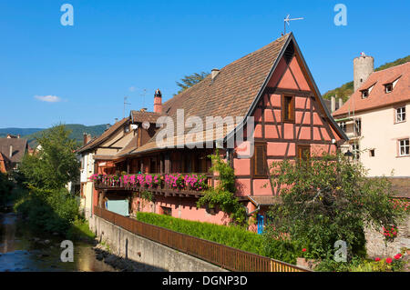 Fachwerkhäuser in Kaysersberg, Elsass, Frankreich, Europa Stockfoto