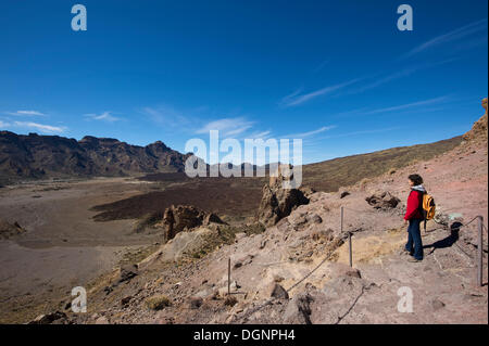 Frau, Wandern im Parque Nacional del Teide, Teneriffa, Kanarische Inseln, Spanien, Europa Stockfoto