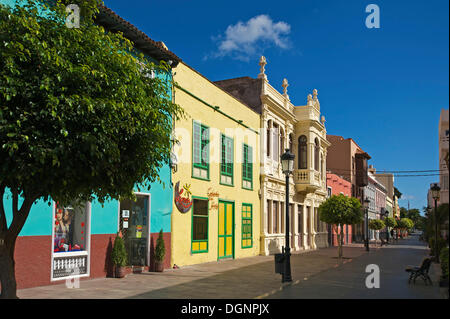 Bunte Häuser auf Calle Real, San Sebastian, La Gomera, Kanarische Inseln, Spanien Stockfoto