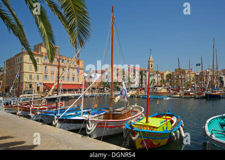 Hafen mit historischen Booten, Côte d ' Azur, Sanary-Sur-Mer, Département Var, Region Provence-Alpes-Côte d ' Azur, Frankreich Stockfoto