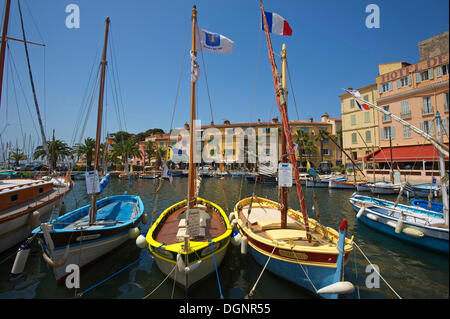 Hafen mit historischen Booten, Côte d ' Azur, Sanary-Sur-Mer, Département Var, Region Provence-Alpes-Côte d ' Azur, Frankreich Stockfoto