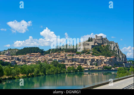 Burg und Altstadt von Sisteron, Sisteron, Provence, Region Provence-Alpes-Côte d ' Azur, Frankreich Stockfoto