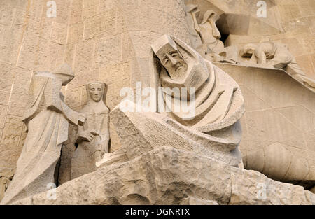 Skulpturen, Leidenschaft Fassade, La Sagrada Familia, Temple Expiatori De La Sagrada Familia, Basilika und Expiatory Kirche von der Stockfoto