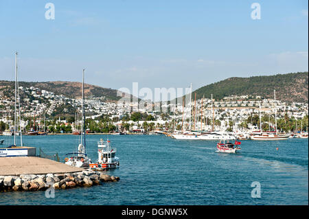 Hafeneinfahrt von Bodrum, Provinz Mugla, Türkische Ägäis, Türkei Stockfoto