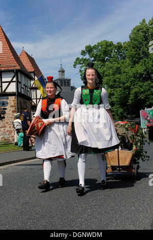 Schwalm Tracht der verheirateten und unverheirateten Frauen, Salatkirmes, Salat Fair, Ziegenhain, Schwalmstadt Stockfoto