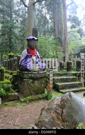 Okuno-in den berühmtesten Friedhof in Japan, mit Jizo Statuen und Gräber von totgeborenen Babys, ein Wallfahrtsort und UNESCO Stockfoto