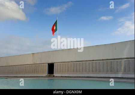 Gedenktafeln mit den Namen der gefallenen Soldaten, Monumento Nacional Aos Combatentes tun Ultramar Denkmal, von dem Architekten Francisco José Stockfoto
