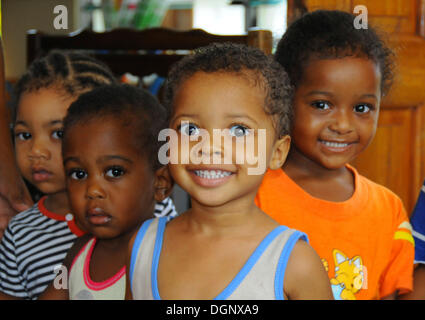 Kinder in einem Kindergarten auf La Digue Island, Seychellen, Afrika, Indischer Ozean Stockfoto