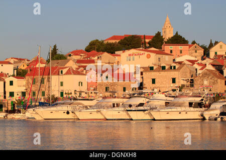Blick auf die Stadt Primosten, Adria, Dalmatien, Kroatien, Europa Stockfoto