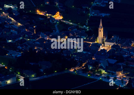 Kaltern von oben bei Nacht, Südtirol, Italien, Europa Stockfoto
