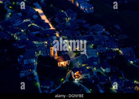 Kaltern von oben bei Nacht, Südtirol, Italien, Europa Stockfoto