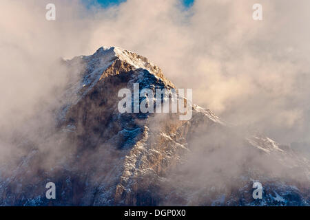 Während der Besteigung des Mt Gabler Blick auf Mt Peitlerkofel oder Sas de Puetia Plose Gebirgskette, Dolomiten, Südtirol, Italien, Europa Stockfoto