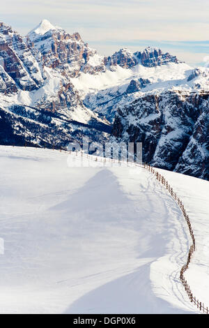 Auf Mt Zendleser Kofel über Zanser Alm, Villnoesstal oder Val di Funes-Tal, Dolomiten, Südtirol, Italien, Europa Stockfoto