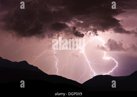 Gewitter in der oberen Adige Region, Dolomiten, Südtirol, Italien, Europa Stockfoto