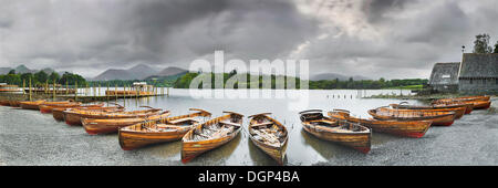 Ruderboote am Derwent Water in der Nähe von Keswick, Cumbria, England, Vereinigtes Königreich, Europa Stockfoto