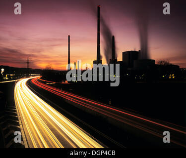 Elektrizitätswerk, Autobahn, Langzeitbelichtung, Baden-Württemberg Stockfoto